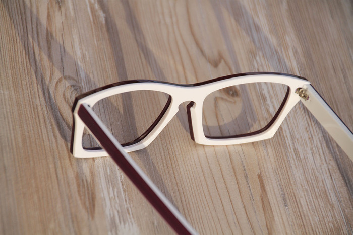 2024 - die Lila-weiße Brille